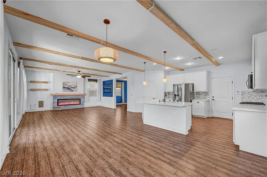 4 bed, 3.0 bath, 2645 sqft, $4,840 — Photo 4