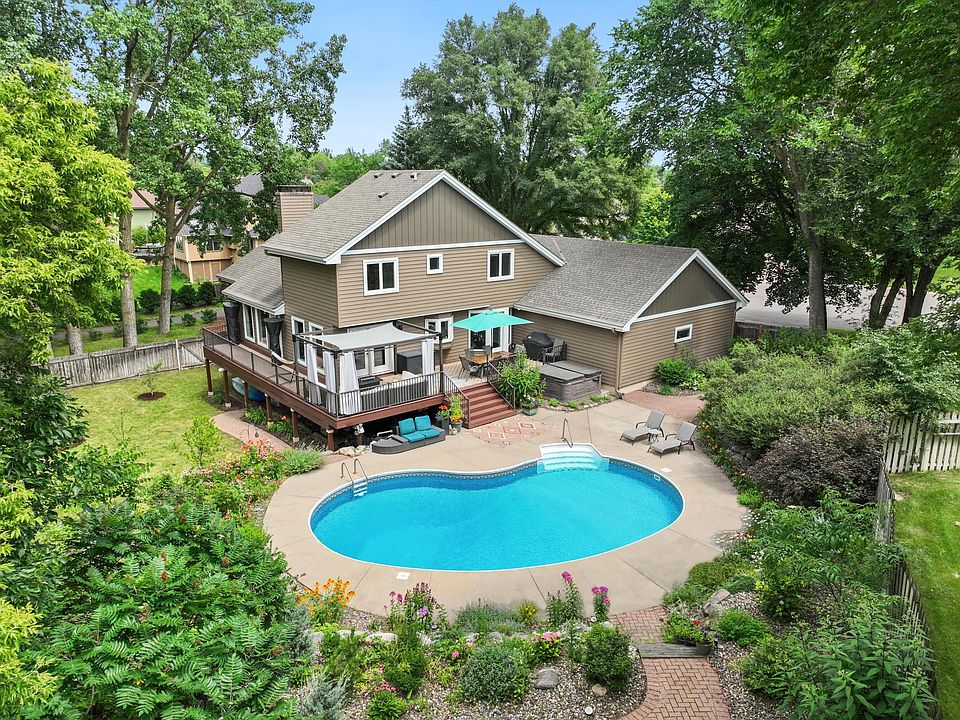1st image of 1835 Holly Ln N