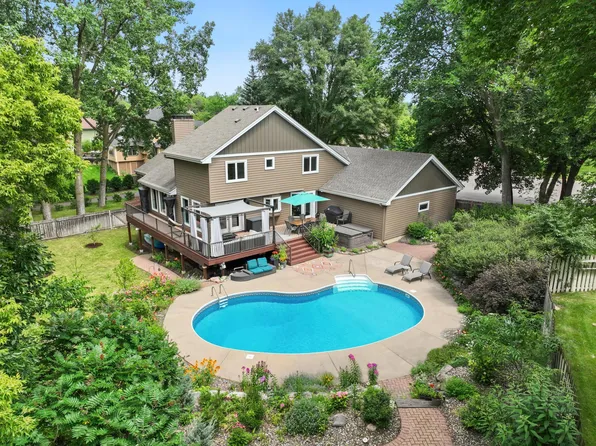 1835 Holly Ln N, Plymouth, MN 55447