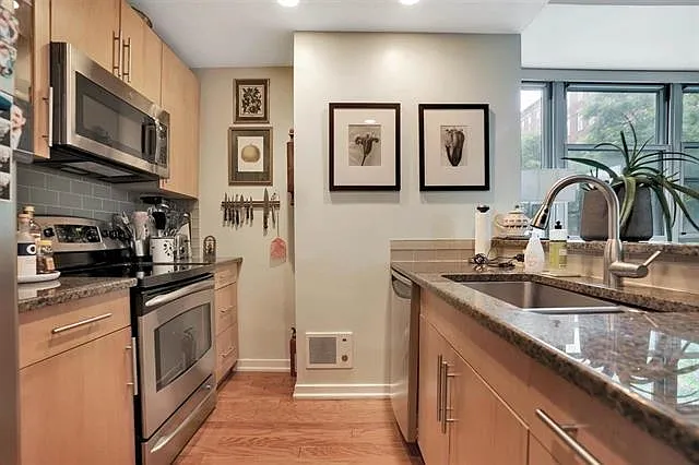 149 Essex St #2P — Photo 8
