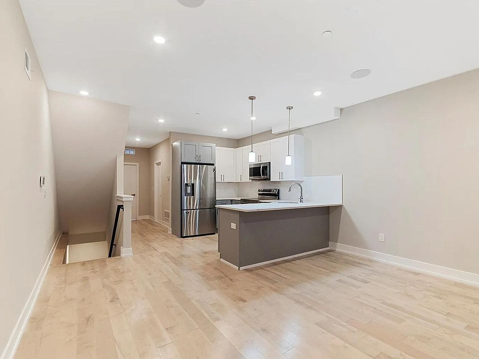 1st image of 2037 N Randolph St APT 1