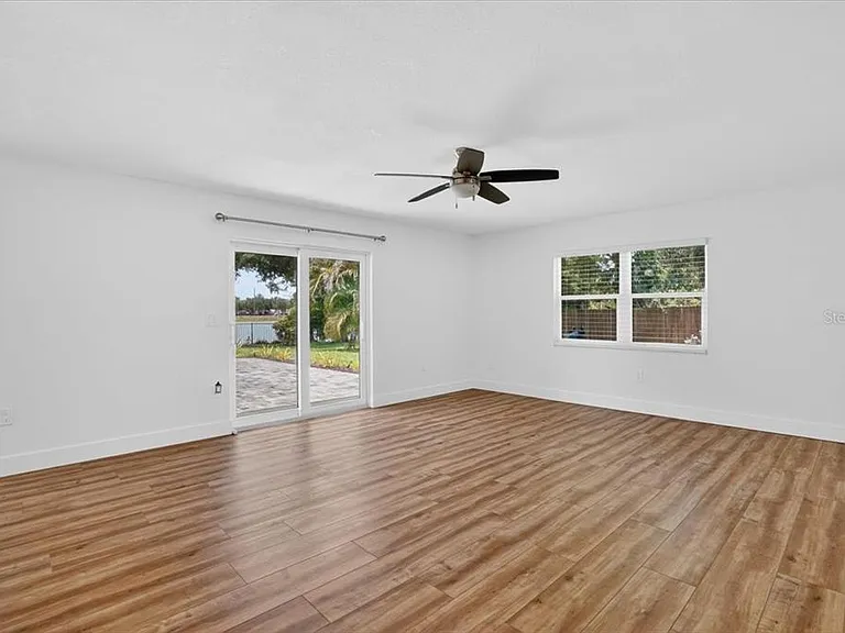 4230 Shady Oaks Ct — Photo 7