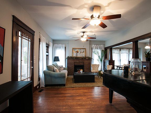 3rd image of 2505 Woodbine Ave