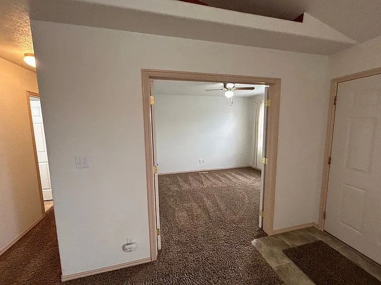 125 E 300 N — Photo 16