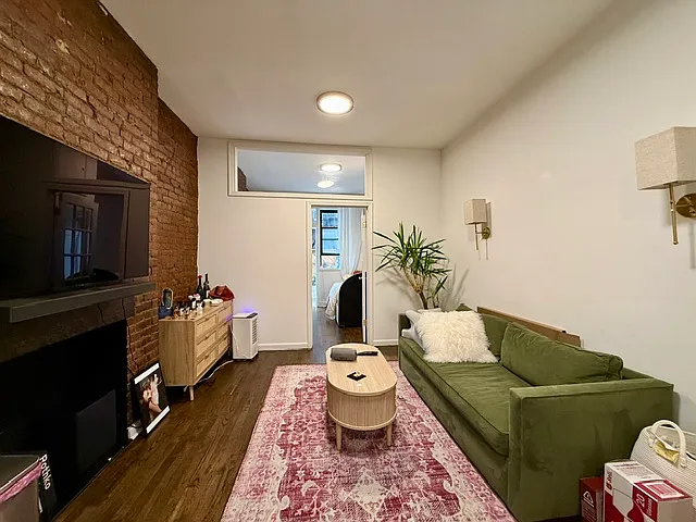 339 E 6th St #B — Photo 3