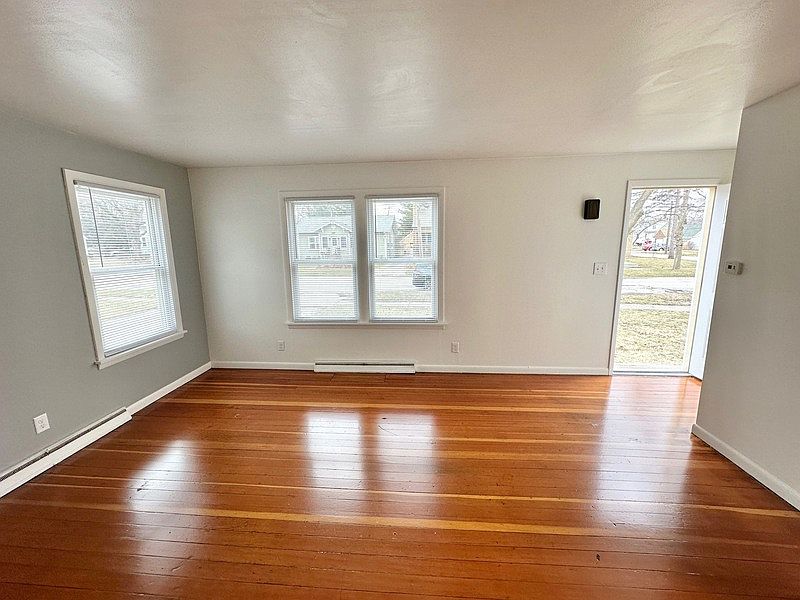 1st image of 858 Clay St