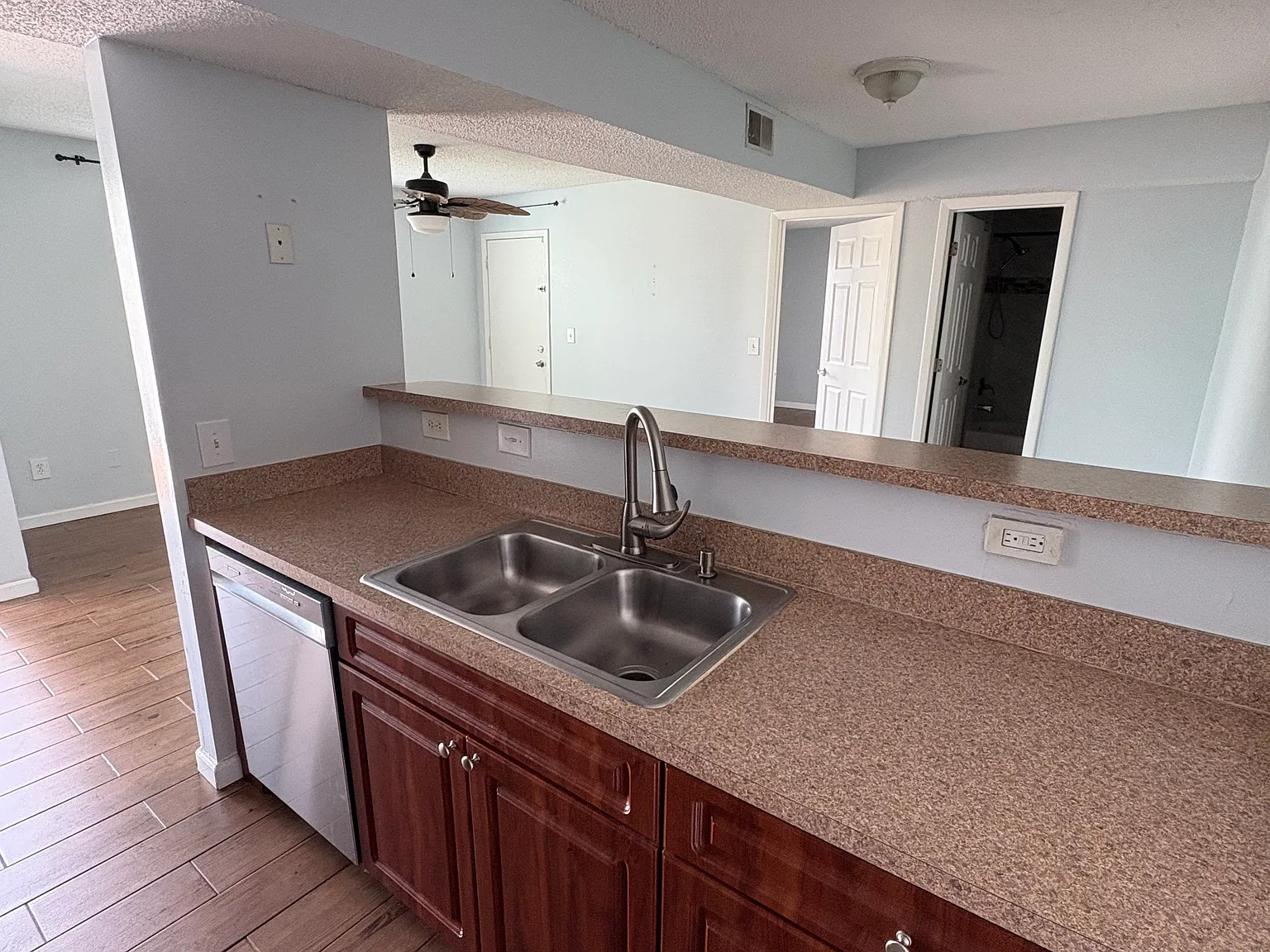 1 bed, 563 sqft, $1,450 — Photo 2