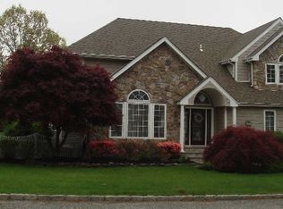 17 Wisconsin Ave, Port Jefferson Station, NY 11776