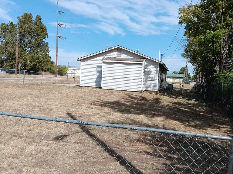 301 E State Ave — Photo 9