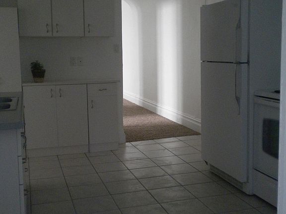 4th image of 531 E Lowell Ave