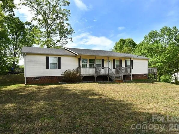 5211 Foley Dr, Hickory, NC 28602