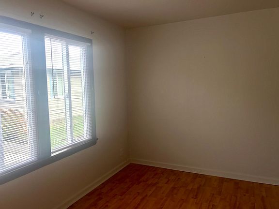 3rd image of 924 Pacific Ave APT B