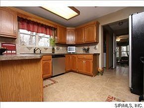 3rd image of 1034 Edgewood Dr