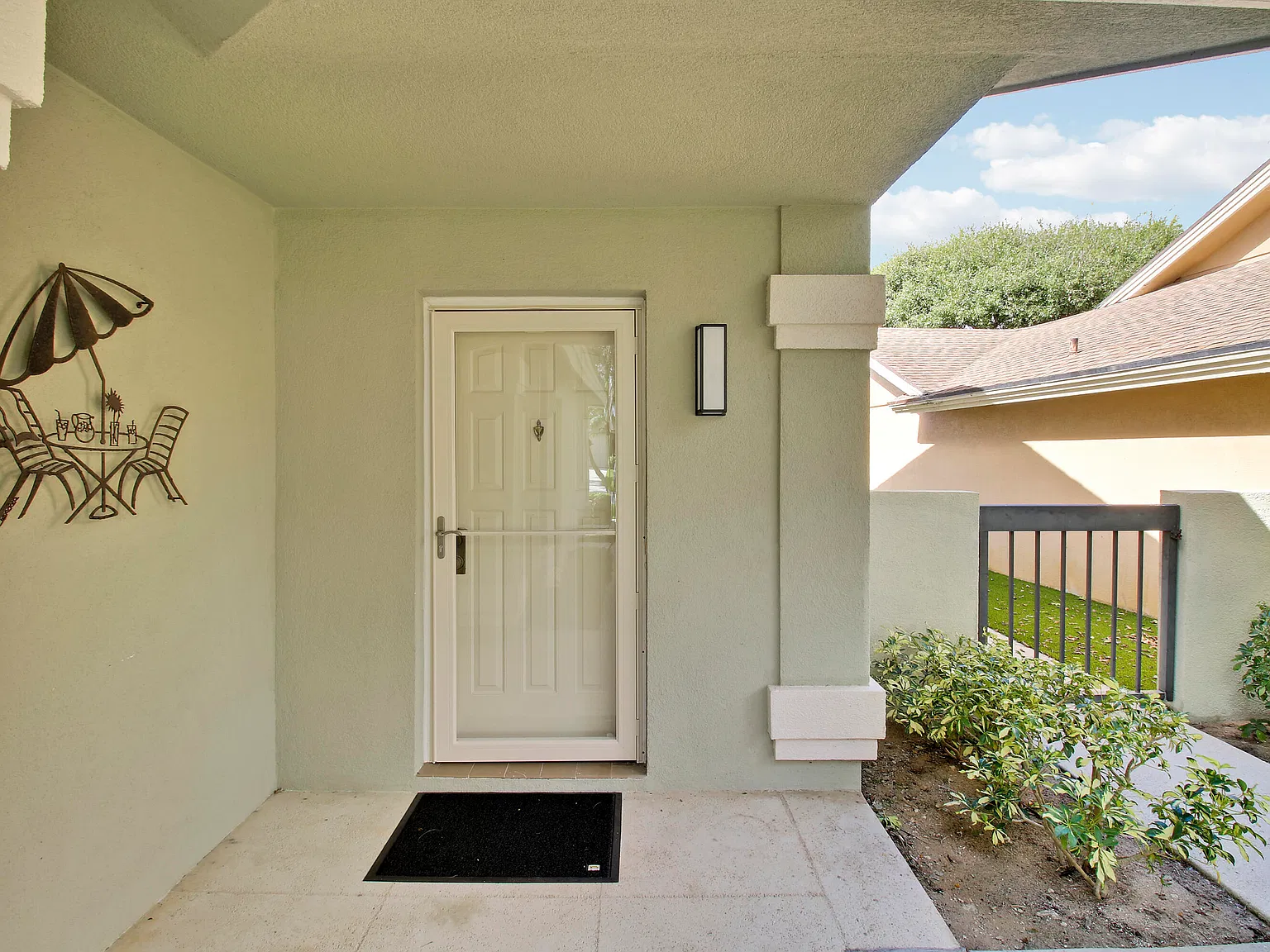 3 bed, 2.0 bath, 1889 sqft, $6,500 — Photo 3