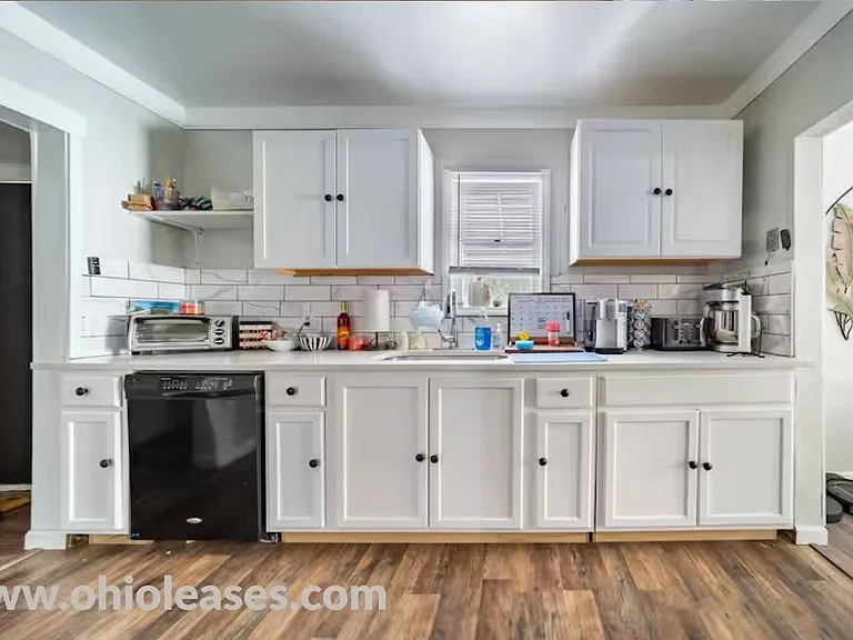 3777 Irving Park Ave — Photo 9