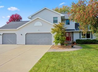 1822 Blue Spruce Ct, Green Bay, WI 54311