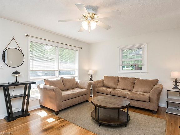 3rd image of 3203 Bernard St