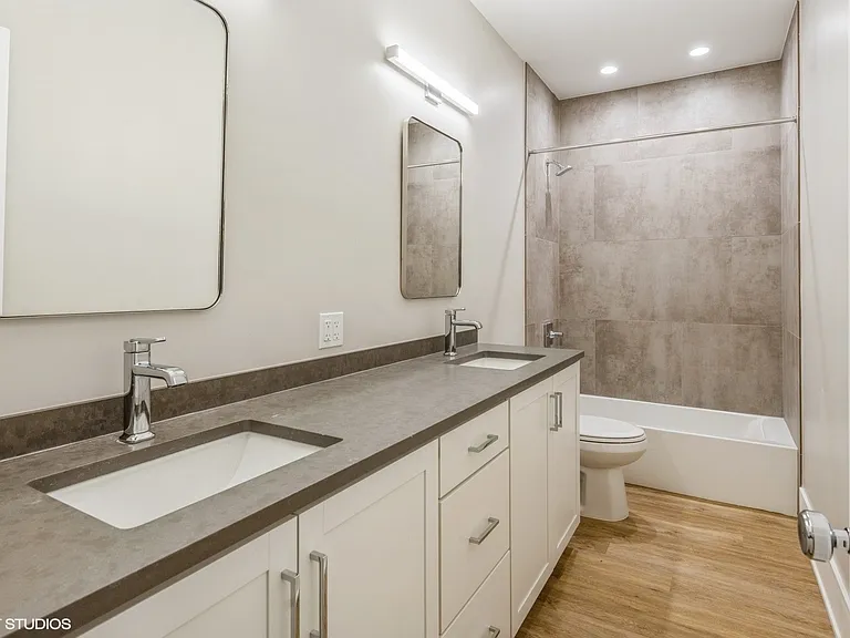 1647 W Irving Park Rd #1W — Photo 16