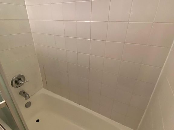 4th image of 4420 W 111th St APT 303