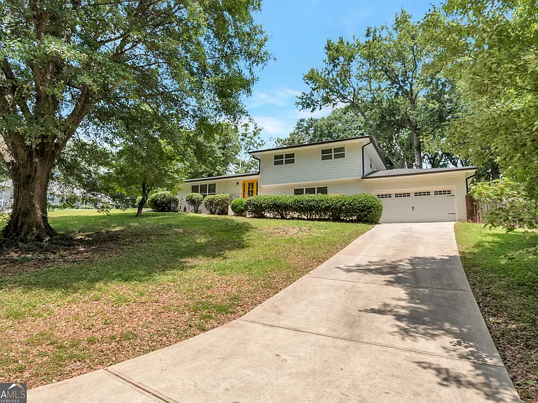 3102 Edgewater Dr — Photo 3