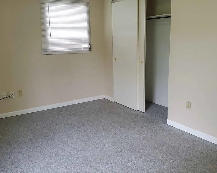 2115 Cordova Cir W #D — Photo 2