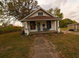 206 W Cruce St, El Dorado Springs, MO 64744