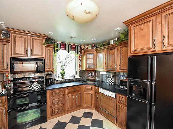 4th image of 5 Olive Ct
