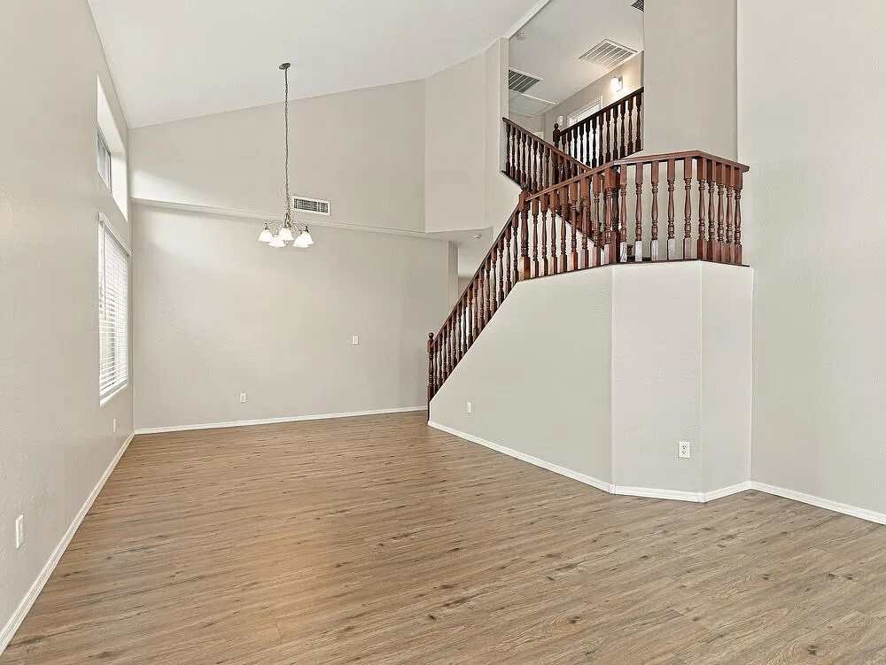 4 bed, 2.5 bath, 2176 sqft, $2,345 — Photo 4