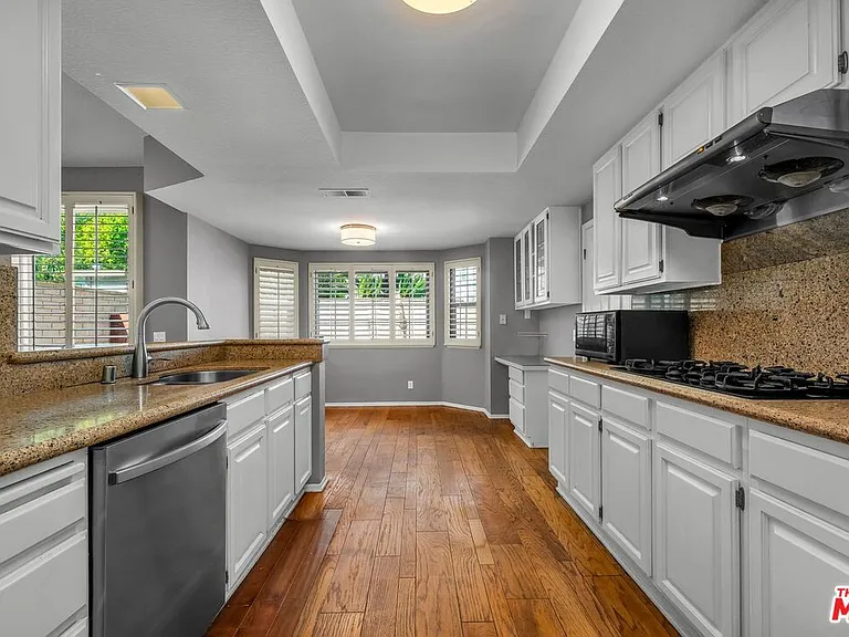 7513 W 83rd St — Photo 11