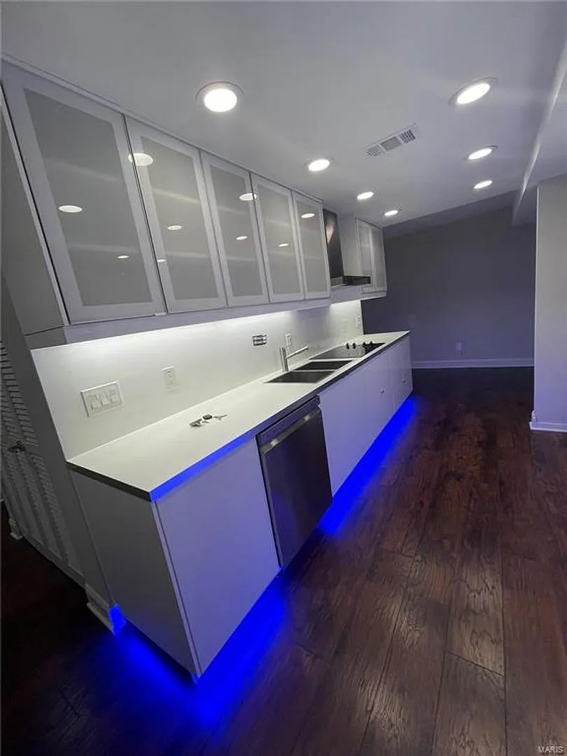 4308 Maryland Avenue #2b | Saint Louis 63108 — Photo 4