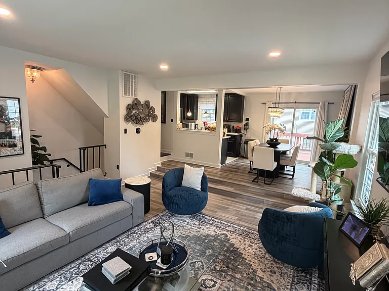 2376 Hunters Square Ct — Photo 9