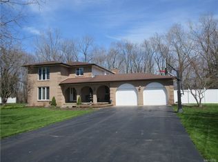 208 Naramore Dr, Batavia, NY 14020