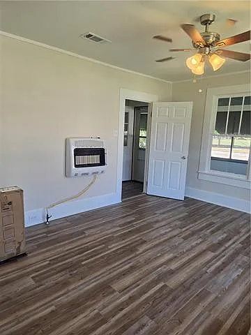 2130 Jefferson St — Photo 13