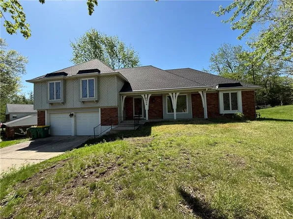 5205 W 99th St, Overland Park, KS 66207