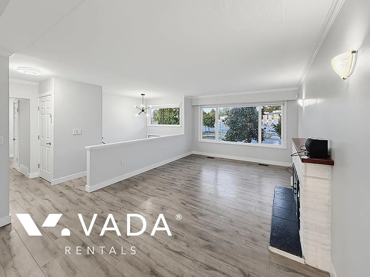 3 BR Upper Level Rental Home 11327 138th St Surrey: VADA — Photo 2
