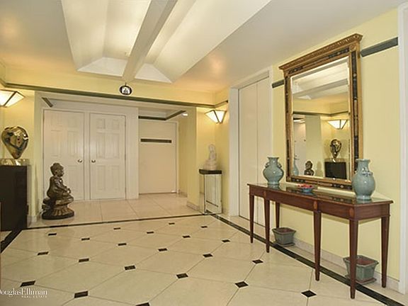 2nd image of 150-156 W 56th St APT 7102