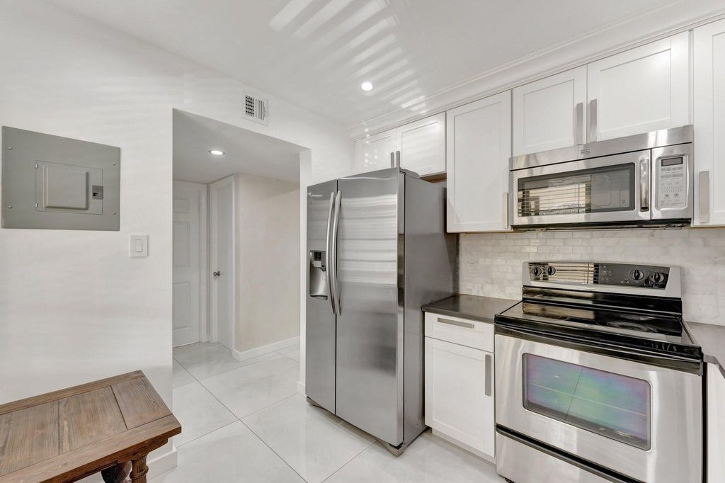 138 S Cypress Rd APT 224, photo 7
