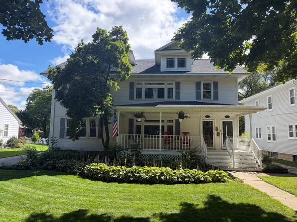 1027 S Clay St, Green Bay, WI 54301