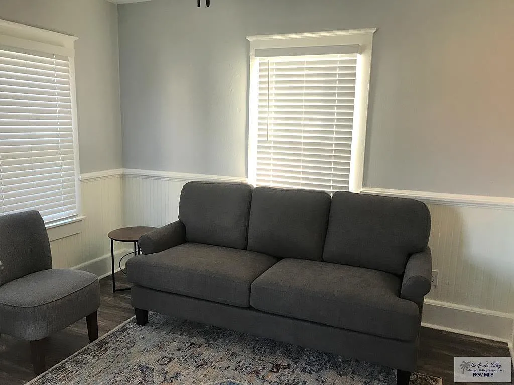 2 bed, 1.0 bath, 904 sqft, $1,000 — Photo 3