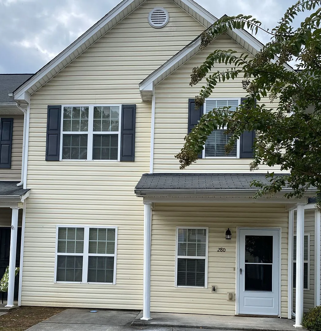 Charming 2 story 2 Bedroom 2.5 Bathroom Townhome — Photo 1