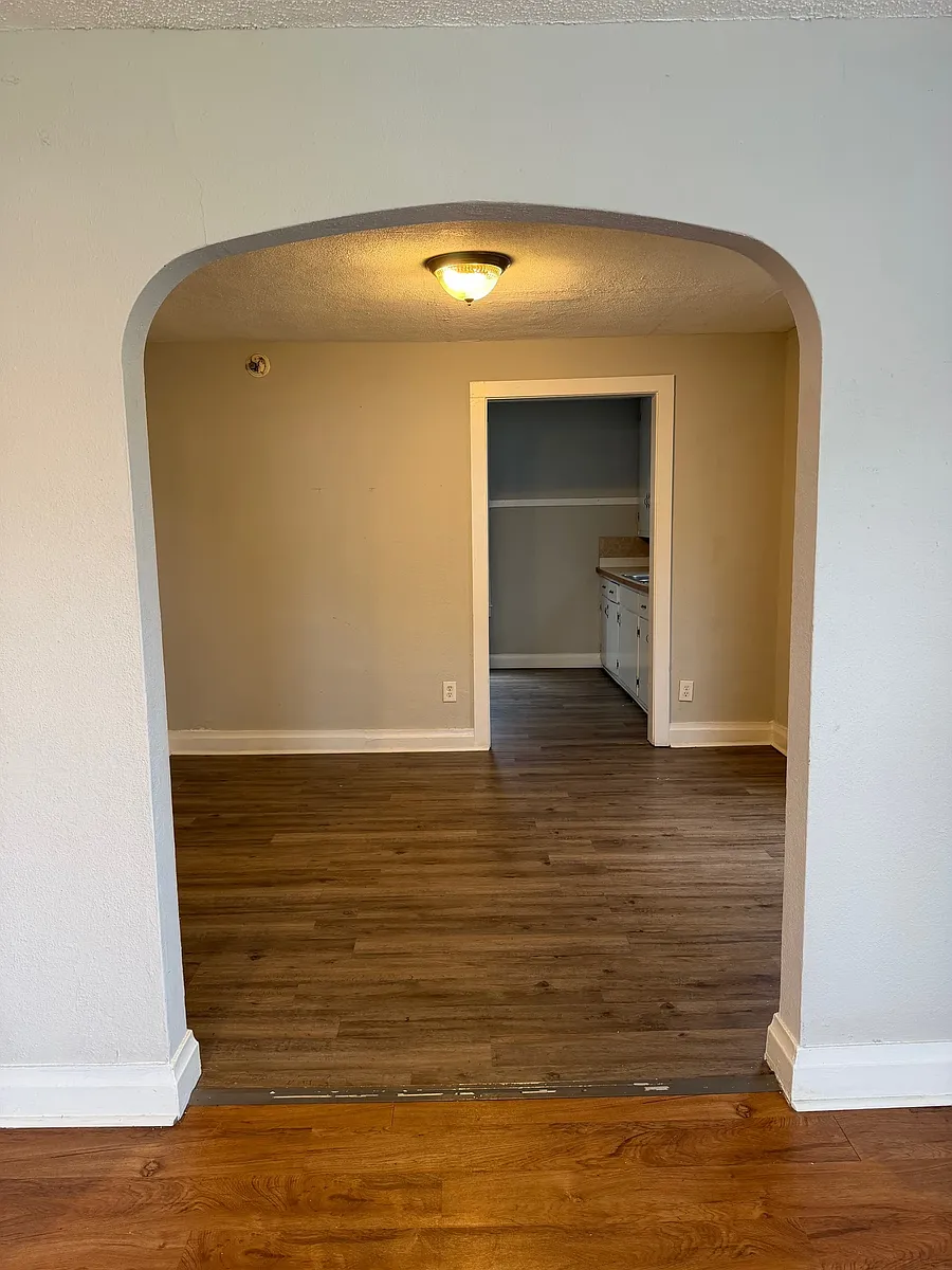 Building Photo - 2112 Denham Ave