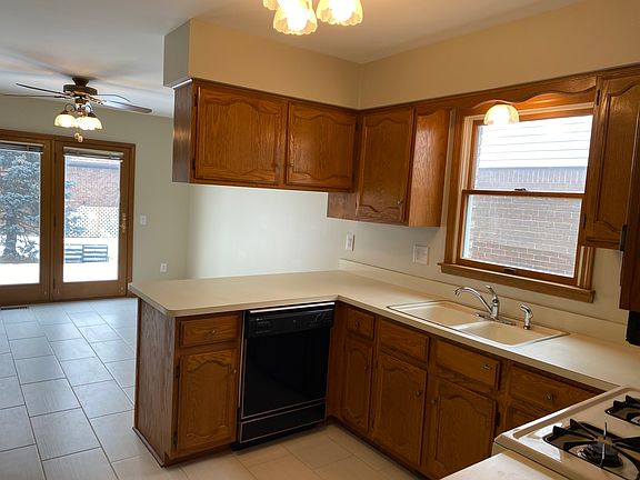 5th image of 570 Saint Johns St