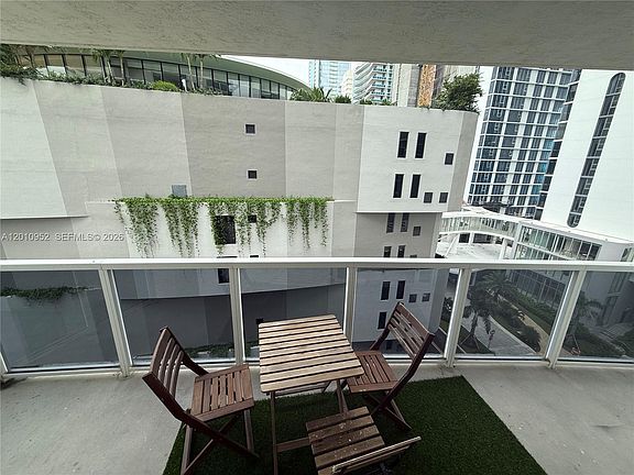 2nd image of 601 NE 23rd St APT 901