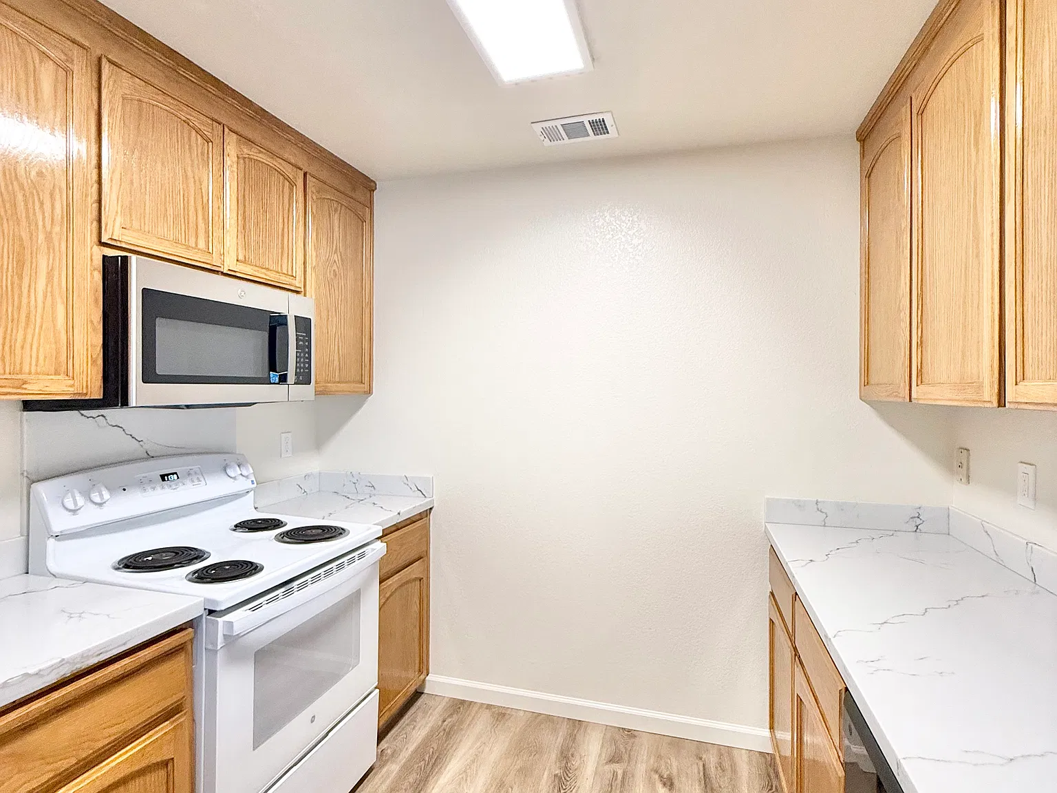 2 bed, 1000 sqft, $1,795 — Photo 3