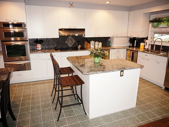 2nd image of 3 Blackberry Ln