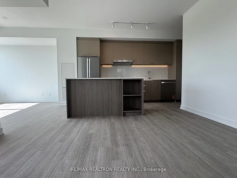 8188 Yonge St #405 — Photo 12