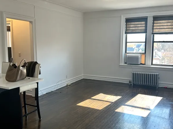 160-15 Powells Cove Boulevard image 2 of 24