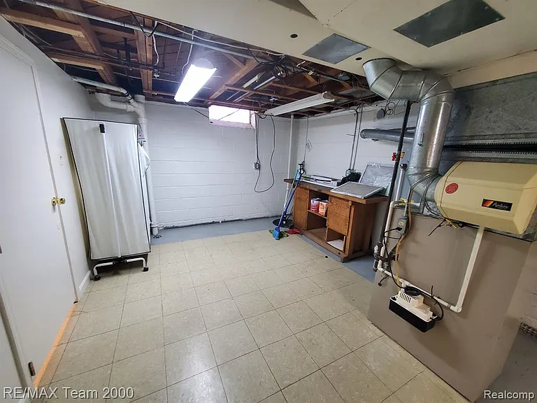 4565 Universal St — Photo 23