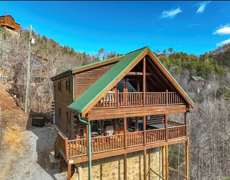 1st image of 1749 Bassett Way