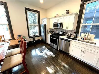 75 Lloyd Ave — Photo 2